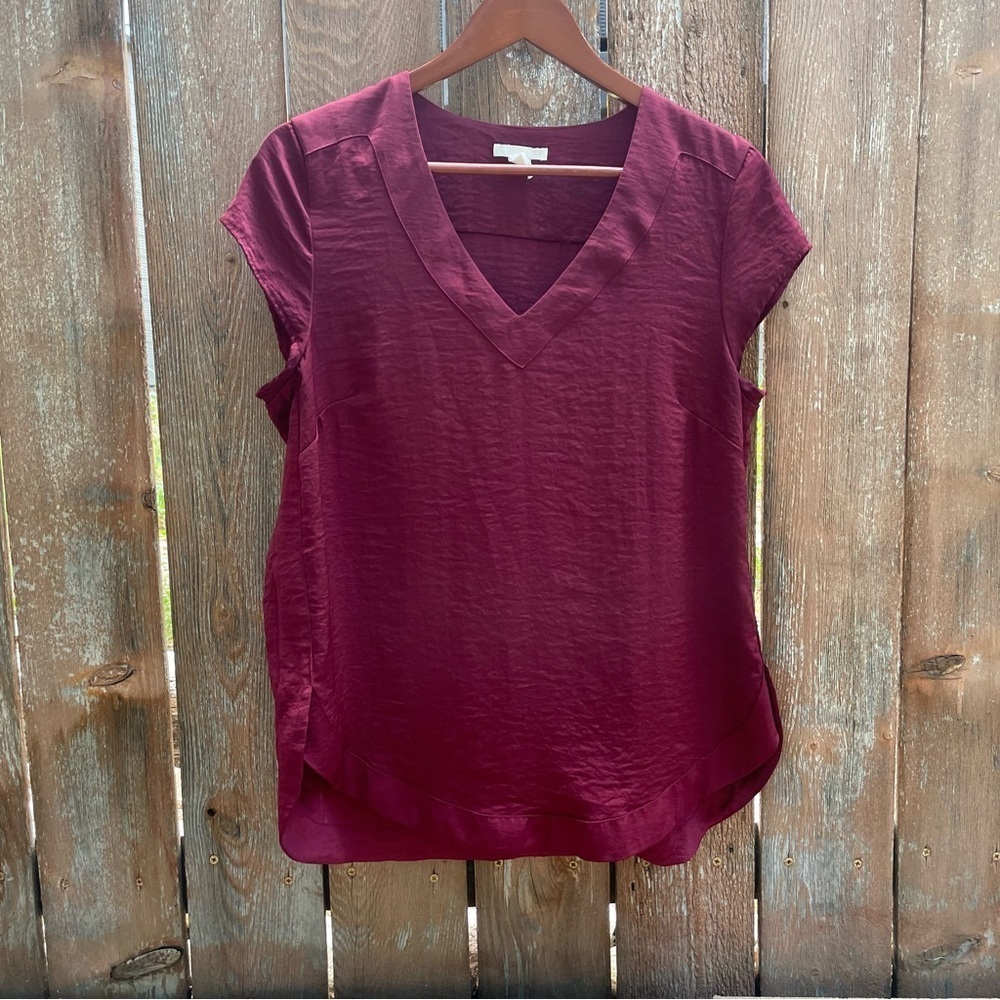 H&M Women’s Burgundy V-Neck Satin Cap Sleeve Flowy Shirt Blouse Size 12